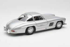 Mercedes 300 SL W198 Gullwing Strieborný Minichamps 1:18 110037210 Kov – obrázok 3 z 8