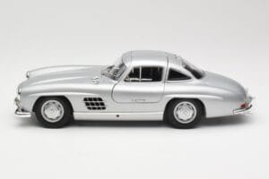 Mercedes 300 SL W198 Gullwing Strieborný Minichamps 1:18 110037210 Kov – obrázok 4 z 8