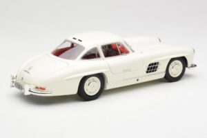 Mercedes 300 SL W198 Biely Minichamps 1:18 180039006 Kov – obrázok 3 z 8