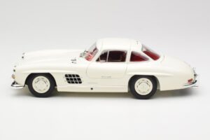 Mercedes 300 SL W198 Biely Minichamps 1:18 180039006 Kov – obrázok 4 z 8