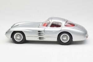 Mercedes 300 SLR Uhlenhaut Coupé Strieborný Maisto 1:18 536898 Kov – obrázok 4 z 8