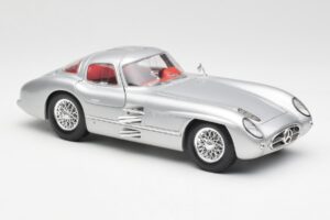 Mercedes 300 SLR Uhlenhaut Coupé Strieborný Maisto 1:18 536898 Kov – obrázok 6 z 8