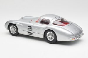 Mercedes 300 SLR Uhlenhaut Coupé Strieborný Maisto 1:18 536898 Kov – obrázok 7 z 8