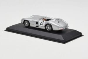 Mercedes 300 SLR #21 K. Kling / A. Simon 24 Hours of Le Mans 1955 Minichamps 1:43 432553021 Kov – obrázok 3 z 4