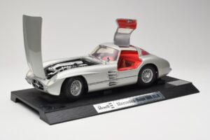 Mercedes 300 SLR Strieborný Revell 1:12 08851 Kov – obrázok 2 z 8