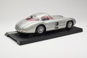 Mercedes 300 SLR Strieborný Revell 1:12 08851 Kov – obrázok 3 z 8