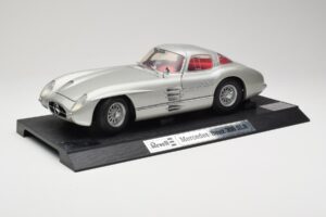 Mercedes 300 SLR Strieborný Revell 1:12 08851 Kov