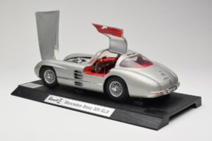 Mercedes 300 SLR Strieborný Revell 1:12 08851 Kov – obrázok 5 z 8