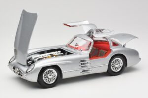 Mercedes 300 SLR Uhlenhaut Coupe Strieborný Maisto 1:18 36898 Kov – obrázok 2 z 8