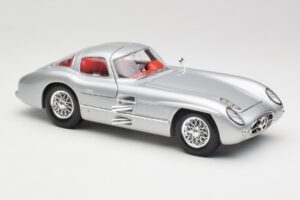 Mercedes 300 SLR Uhlenhaut Coupe Strieborný Maisto 1:18 36898 Kov – obrázok 6 z 8