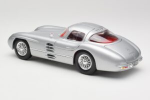 Mercedes 300 SLR Uhlenhaut Coupe Strieborný Maisto 1:18 36898 Kov – obrázok 7 z 8