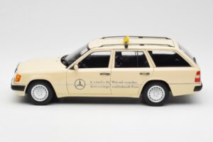 Mercedes 300D S124 T-Model Svetlá Slonová Kosť Taxi Edícia Dealer Norev 1:18 B66040702 Kov – obrázok 4 z 8