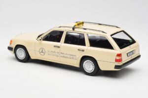 Mercedes 300D S124 T-Model Svetlá Slonová Kosť Taxi Edícia Dealer Norev 1:18 B66040702 Kov – obrázok 7 z 8