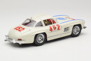 Mercedes 300SL #452 Mille Miglia 1955 Biely Bburago 1:18 3015-M2 Kov – obrázok 3 z 8