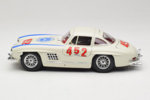 Mercedes 300SL #452 Mille Miglia 1955 Biely Bburago 1:18 3015-M2 Kov – obrázok 4 z 8