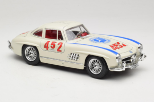 Mercedes 300SL #452 Mille Miglia 1955 Biely Bburago 1:18 3015-M2 Kov – obrázok 6 z 8