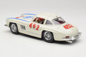 Mercedes 300SL #452 Mille Miglia 1955 Biely Bburago 1:18 3015-M2 Kov – obrázok 7 z 8