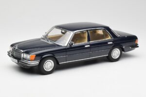Mercedes 450 SEL 6.9 W116 Tmavomodrý Revell 1:18 8956 Kov