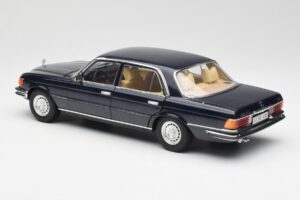 Mercedes 450 SEL 6.9 W116 Tmavomodrý Revell 1:18 8956 Kov – obrázok 7 z 8
