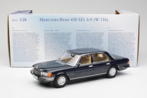 Mercedes 450 SEL 6.9 W116 Tmavomodrý Revell 1:18 8956 Kov – obrázok 8 z 8