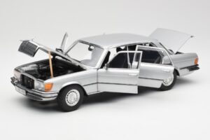 Mercedes 450 SEL 6.9 W116 Strieborný Revell 1:18 8955 Kov – obrázok 2 z 8