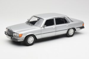 Mercedes 450 SEL 6.9 W116 Strieborný Revell 1:18 8955 Kov