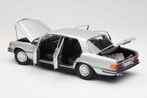 Mercedes 450 SEL 6.9 W116 Strieborný Revell 1:18 8955 Kov – obrázok 5 z 8