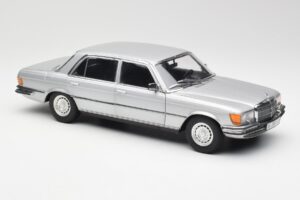 Mercedes 450 SEL 6.9 W116 Strieborný Revell 1:18 8955 Kov – obrázok 6 z 8