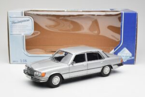 Mercedes 450 SEL 6.9 W116 Strieborný Revell 1:18 8955 Kov – obrázok 8 z 8