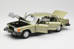Mercedes 450 SEL W116 J.R. Ewing Dallas Striebornozelený Norev 1:18 183975 Kov – obrázok 2 z 8