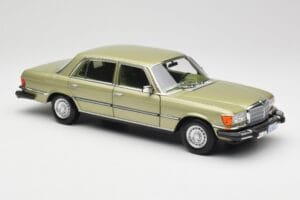 Mercedes 450 SEL W116 J.R. Ewing Dallas Striebornozelený Norev 1:18 183975 Kov – obrázok 4 z 8
