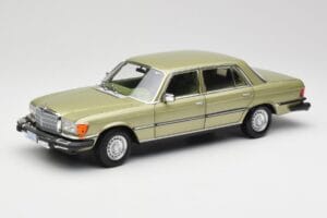Mercedes 450 SEL W116 J.R. Ewing Dallas Striebornozelený Norev 1:18 183975 Kov