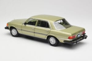 Mercedes 450 SEL W116 J.R. Ewing Dallas Striebornozelený Norev 1:18 183975 Kov – obrázok 6 z 8