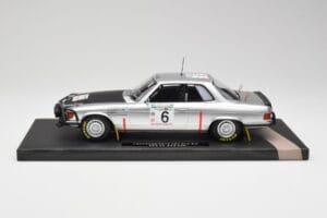 Mercedes 450 SLC 5.0 C107 Hertz #6 H. Mikkola Rally Bandama 1979 Winner Minichamps 1:18 107793206 Živica – obrázok 3 z 6