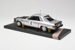 Mercedes 450 SLC 5.0 C107 Hertz #6 H. Mikkola Rally Bandama 1979 Winner Minichamps 1:18 107793206 Živica – obrázok 5 z 6