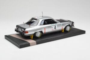 Mercedes 450 SLC 5.0 C107 #4 B. Waldegard / H. Thorszelius Rally Bandama 1979 Minichamps 1:18 107793204 Živica – obrázok 2 z 6