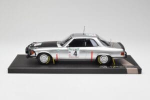 Mercedes 450 SLC 5.0 C107 #4 B. Waldegard / H. Thorszelius Rally Bandama 1979 Minichamps 1:18 107793204 Živica – obrázok 3 z 6