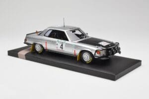 Mercedes 450 SLC 5.0 C107 #4 B. Waldegard / H. Thorszelius Rally Bandama 1979 Minichamps 1:18 107793204 Živica – obrázok 4 z 6