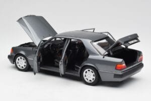 Mercedes 500 E W124 Pearl Šedý Norev 1:18 183946 Kov – obrázok 5 z 8