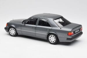Mercedes 500 E W124 Pearl Šedý Norev 1:18 183946 Kov – obrázok 7 z 8