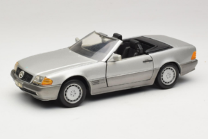 Mercedes SL 500 R129 Strieborný Revell 1:18 8801-P1 Kov