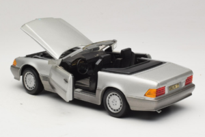 Mercedes SL 500 R129 Strieborný Revell 1:18 8801-P1 Kov – obrázok 5 z 8