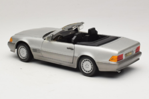 Mercedes SL 500 R129 Strieborný Revell 1:18 8801-P1 Kov – obrázok 7 z 8