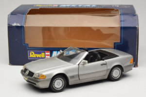 Mercedes SL 500 R129 Strieborný Revell 1:18 8801-P1 Kov – obrázok 8 z 8