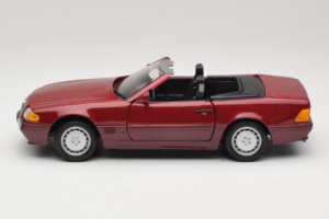 Mercedes 500 SL R129 Tmavo Červený Revell 1:18 8801 Kov – obrázok 4 z 8