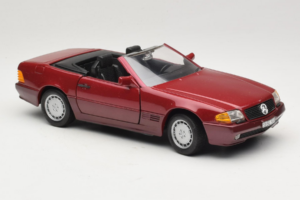 Mercedes 500 SL R129 Tmavo Červený Revell 1:18 8801 Kov – obrázok 6 z 8