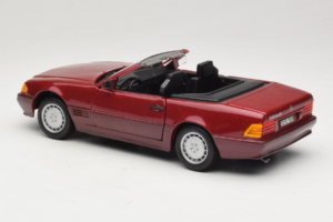Mercedes 500 SL R129 Tmavo Červený Revell 1:18 8801 Kov – obrázok 7 z 8