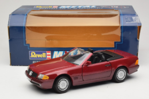 Mercedes 500 SL R129 Tmavo Červený Revell 1:18 8801 Kov – obrázok 8 z 8