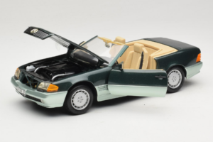 Mercedes 500 SL R129 Strieborno Zelený Revell 1:18 8802 Kov – obrázok 2 z 8