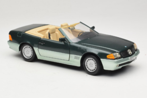 Mercedes 500 SL R129 Strieborno Zelený Revell 1:18 8802 Kov – obrázok 6 z 8